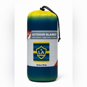 LA Galaxy MLS soccer Outdoor Blanket Water Resistant toggle closure 52” x 75”‎